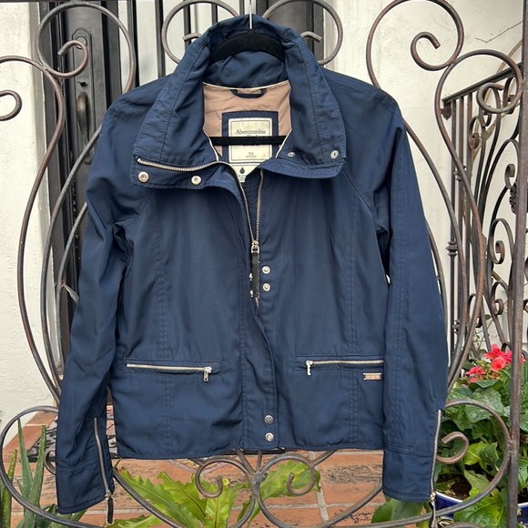 Abercrombie & Fitch  of New York Blue woman’s XS rain and wind resistant jacket - Picture 2 of 9